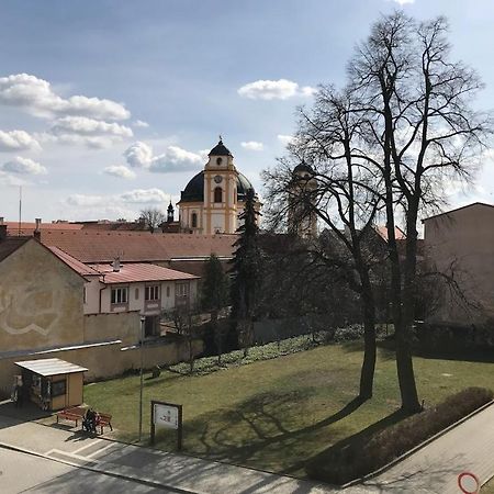 Hotel Opera Jaromerice nad Rokytnou Buitenkant foto