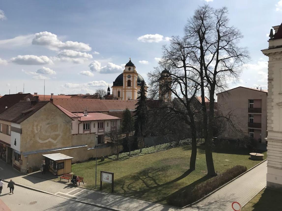 Hotel Opera Jaromerice nad Rokytnou Buitenkant foto